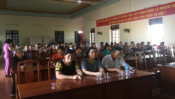 Một cuộc hội nghị tuyên truyền cho người dân Tiên Lãng về BHXH tự nguyện