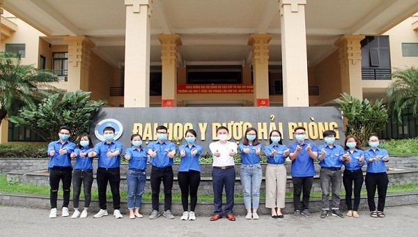 Sinh viên trường ĐH Y Hải Phòng trước giờ tham gia chống dịch Covid-19 tại Sân bay Cát Bi