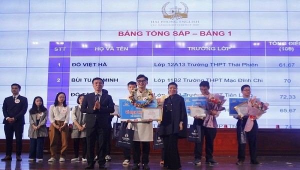 Thí sinh Nguyễn Đắc Hoàng, trường THPT Thái Phiên đoạt giải Nhất Bảng 1.