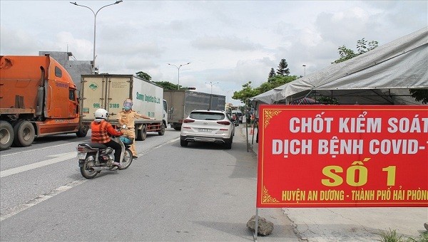 Chốt kiểm soát dịch tại huyện An Dương, TP Hải Phòng.