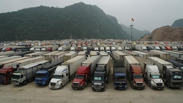 Xe container chở hàng ùn ứ ở cửa khẩu của tỉnh Lạng Sơn (Ảnh minh họa)