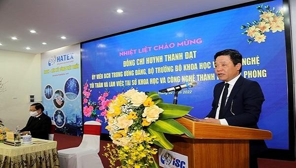 Giám đốc Sở Khoa học và Công nghệ TP Hải Phòng Trần Quang Tuấn báo cáo tại buổi gặp mặt