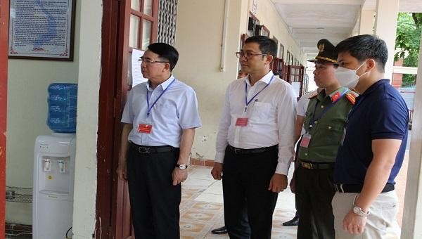 Phó Chủ tịch UBND TP Lê Khắc Nam kiểm tra công tác tổ chức kỳ thi