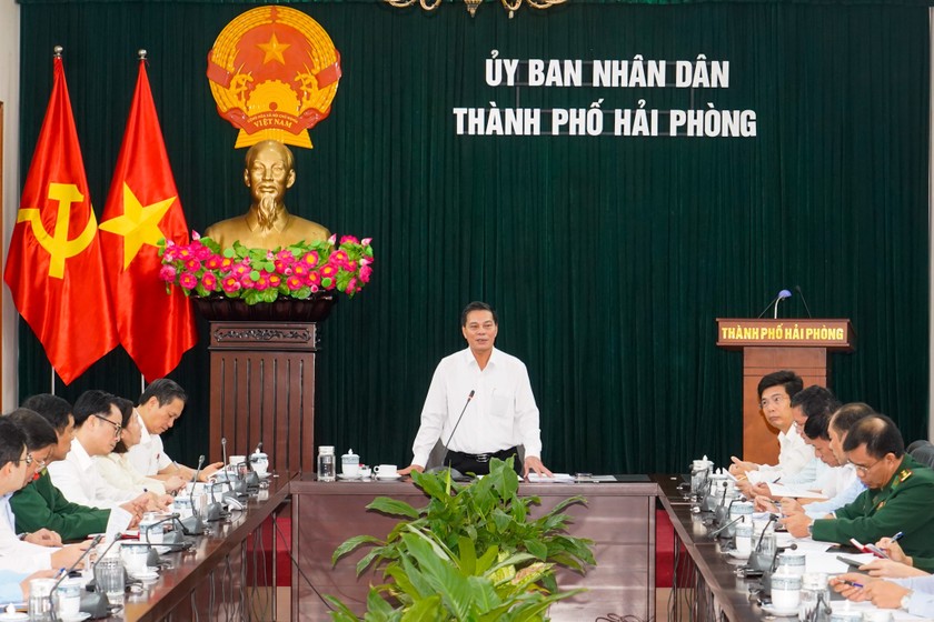 Chủ tịch UBND TP Nguyễn Văn Tùng phát biểu kết luận tại cuộc họp ngày 15/12.