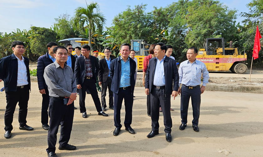 Phó Chủ tịch UBND TP Hải Phòng Nguyễn Đức Thọ kiểm tra thực địa.