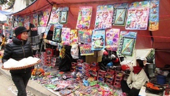Hàng hóa tràn lan, hội Lim như “hội chợ"