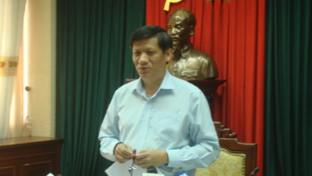 Thứ trưởng Bộ Y tê Nguyễn Thanh Long, chủ trì cuộc họp