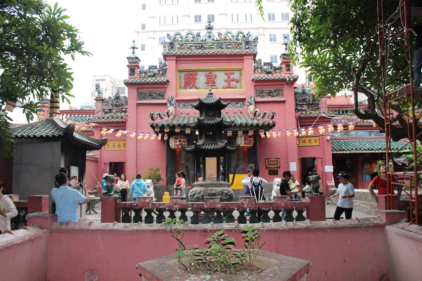 Bí ẩn trong ngôi chùa cầu con nổi tiếng Sài Gòn 