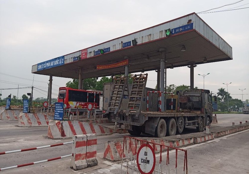 Công ty CP BOT Quốc lộ 2 chưa tán thành với yêu cầu tạm dừng thu phí của Tổng cục Đường bộ Việt Nam.