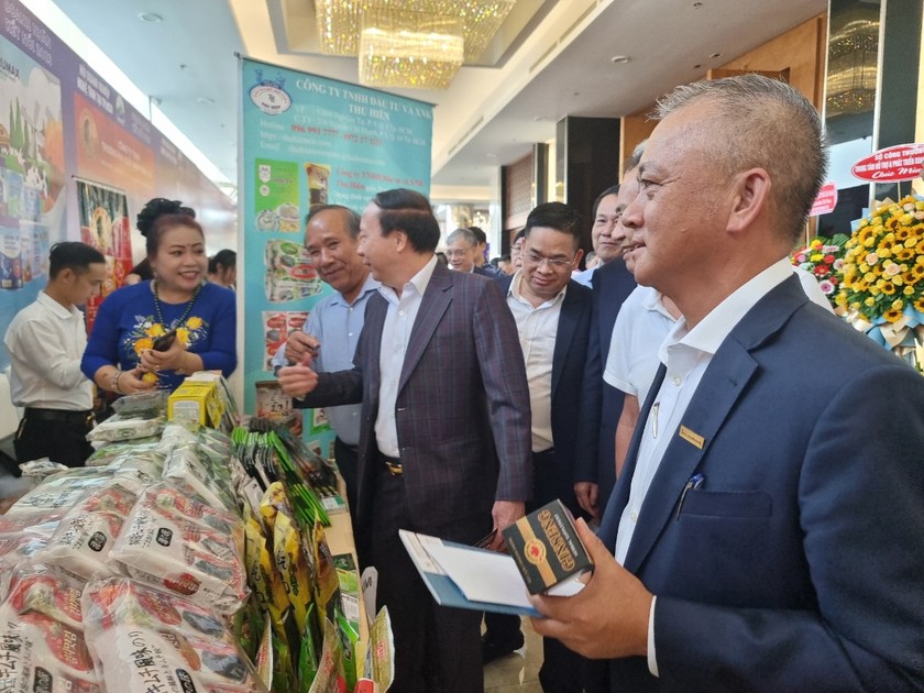 Hội DN Nghệ Tĩnh tại TP HCM kết nối hàng trăm gian hàng của các doanh nghiệp để giới thiệu sản phẩm.