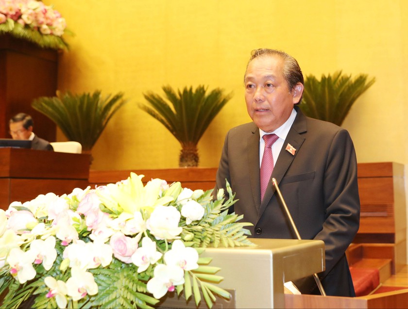 Phó Thủ tướng Thường trực Trương Hòa Bình trình bày báo cáo KT-XH trước Quốc hội