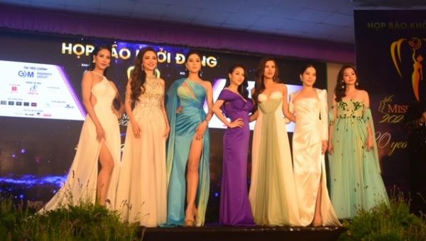 Dàn người đẹp tại lễ khởi động Miss Earth Việt Nam 2021.