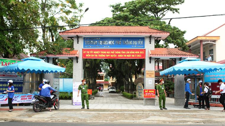 Công tác an toàn dịch bệnh tại các điểm thi ở Lâm Đồng được đảm bảo. Ảnh: Hoàng Sa