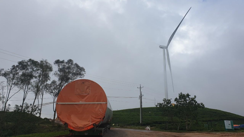 Vận chuyển thiết bị phục vụ thi công tại Dự án điện gió Cầu Đất (xã Trạm Hành, TP.Đà Lạt, Lâm Đồng).