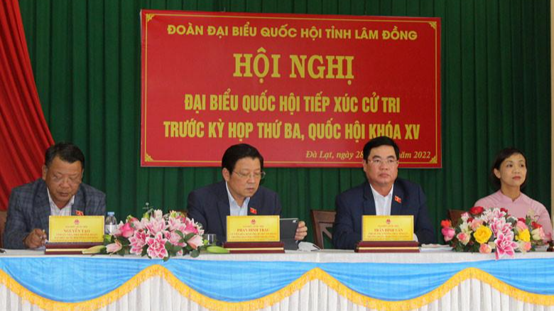 Ông Phan Đình Trạc - Trưởng Ban Nội chính Trung ương tại buổi tiếp xúc cử tri huyện Đức Trọng.