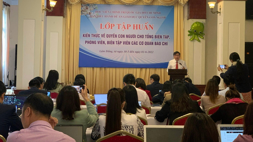 Lễ khai giảng lớp tập huấn “Quyền con người và báo chí” tại Lâm Đồng.