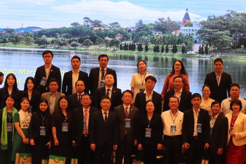 Đại diện các thành viên TPO tại Việt Nam cùng đại biểu tham dự hội nghị chụp hình lưu niệm.