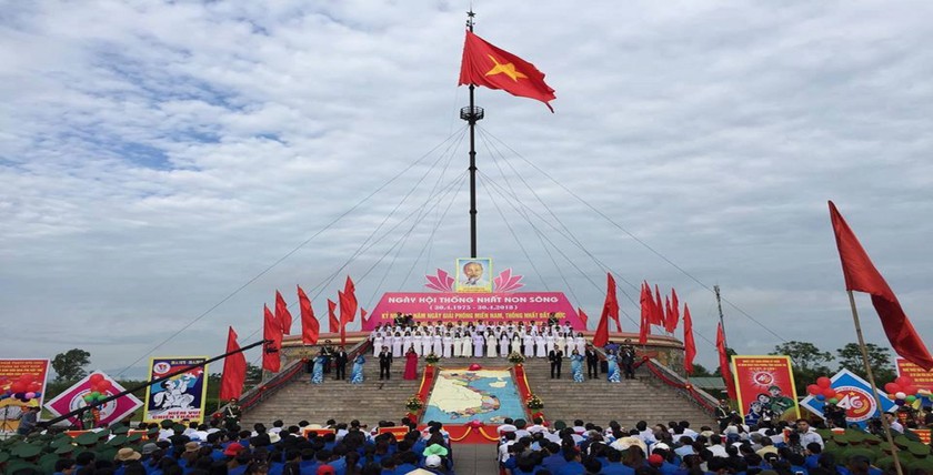 Lễ Thượng cờ “Thống nhất non sông” chính là dịp để ôn lại ký ức của một thời lịch sử hào hùng của quê hương đất nước