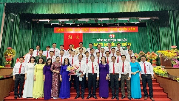Ban Chấp hành Đảng bộ huyện Phú Lộc nhiệm kỳ: 2020 - 2025 ra mắt nhận nhiệm vụ