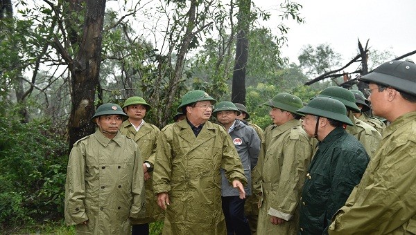 Phó Thủ tướng động viên các lực lượng tham gia cứu hộ, cứu nạn