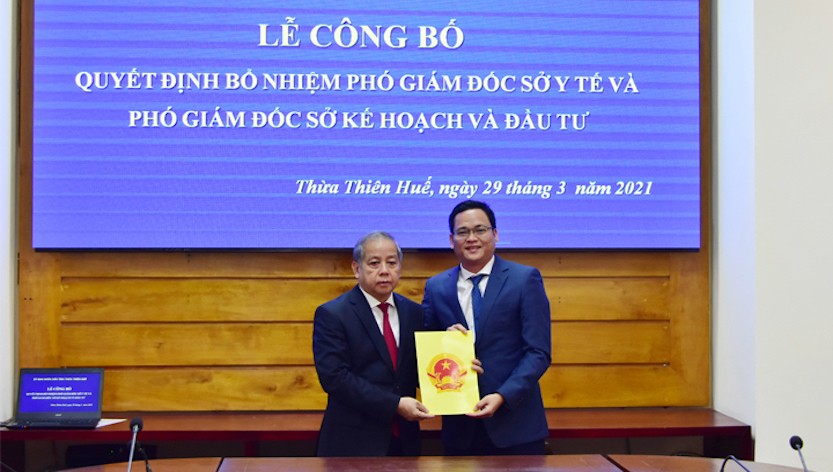 Chủ tịch UBND tỉnh Phan Ngọc Thọ trao quyết định bổ nhiệm Phó Giám đốc sở Kế hoạch và Đầu tư Phan Quốc Sơn