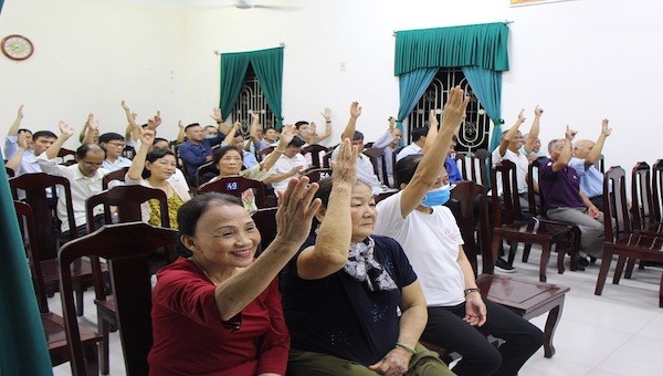 100% cử tri nơi cư trú biểu quyết, tín nhiệm Chủ tịch UBND thành phố Huế Hoàng Hải Minh ứng cử đại biểu HĐND các cấp nhiệm kỳ 2021 - 2026.

