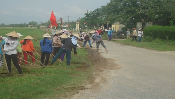 Cán bộ và nhân dân xã Hải Hưng đã đoàn kết một lòng, là “đơn vị dẫn đầu trong phong trào thi đua năm 2020” đã được UBND tỉnh Quảng Trị tặng cờ.