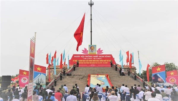 Lễ thượng cờ đặc biệt tại đôi bờ Hiền Lương - Bến Hải.