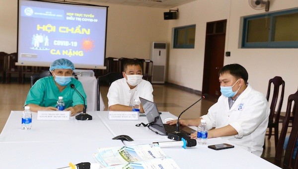 Tiến sĩ, Bác sĩ Nguyễn Thanh Xuân (Phó Giám đốc BVTW Huế) phát biểu tại hội nghị trực tuyến phòng chống dịch COVID-19 toàn quốc.