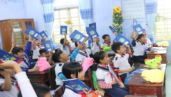 Tuyên truyền tiết kiệm điện cho học sinh ở huyện Phú Vang.
