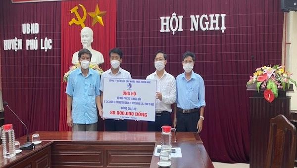 Trao 80 triệu đồng ở huyện Phú Lộc.