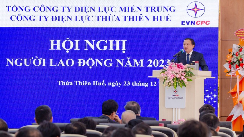 Ông Nguyễn Đại Phúc (Bí thư Đảng ủy, Giám đốc PC Thừa Thiên Huế) trình bày báo cáo đánh giá tình hình thực hiện các nhiệm vụ năm 2022 và phương hướng nhiệm vụ năm 2023.