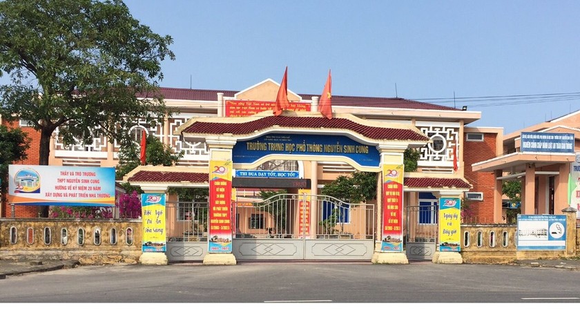 Trường THPT Nguyễn Sinh Cung (chụp lúc 15h35’ ngày 28/4) yên ắng trong ngày đáng ra phải tổ chức việc dạy học 