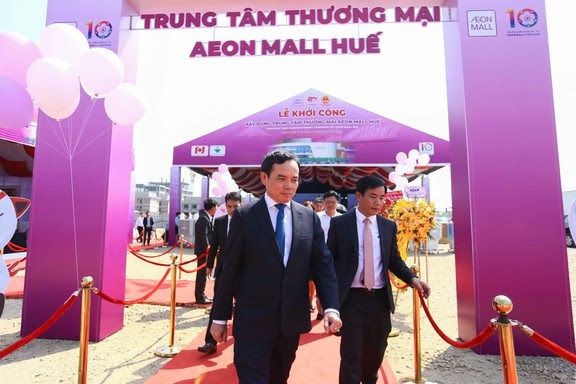 Phó Thủ tướng Trần Lưu Quang cùng ông Nguyễn Văn Phương - Chủ tịch UBND tỉnh Thừa Thiên Huế dự Lễ khởi công dự án trung tâm thương mại Aeon Mall Huế.