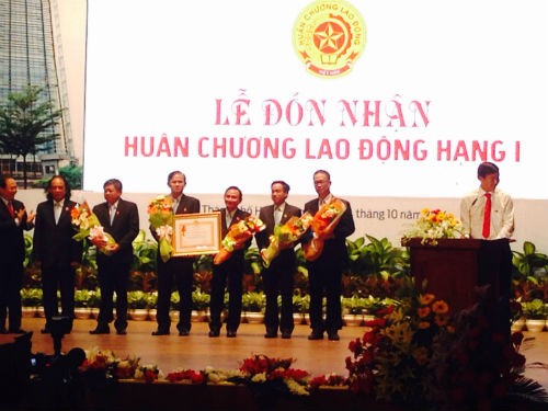 Ban Giám đốc IPC đón nhận Huân chương lao động hạng nhất 
