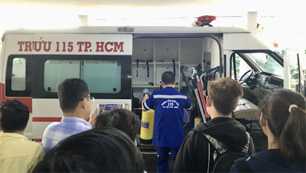 Trung tâm Cấp cứu 115 TP HCM đang thực hiện một ca cấp cứu. 