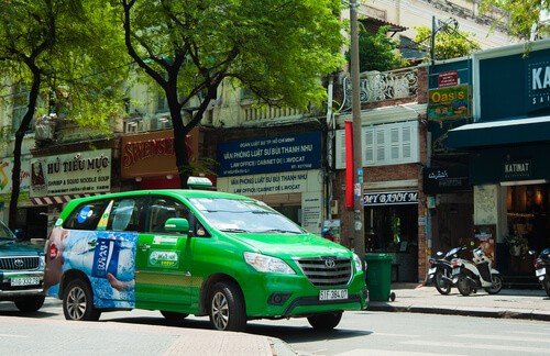 TP HCM cho phép taxi, xe hợp đồng dưới 9 chỗ hoạt động trở lại