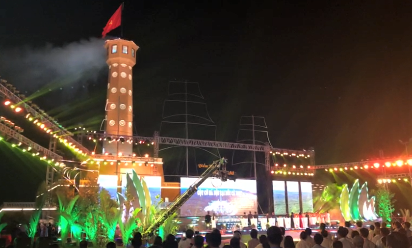 Thủ tướng dự Lễ khánh thành Cột cờ Hà Nội tại Mũi Cà Mau