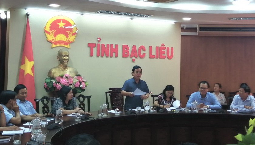  Phó Bí thư Tỉnh ủy, Chủ tịch UBND tỉnh Bạc Liêu Dương Thành Trung - Trưởng Ban chỉ đạo phòng, chống dịch Covid -19, phát biểu và chỉ đạo tại cuộc họp.