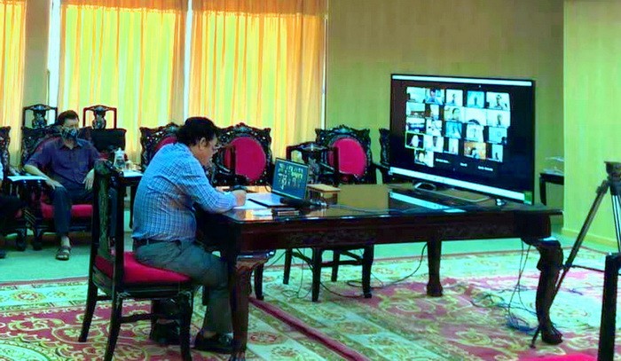 Phó Bí thư Tỉnh ủy, Chủ tịch UBND tỉnh Bạc Liêu Dương Thành Trung, Trưởng BCĐ phòng, chống dịch Covid-19, chủ trì cuộc họp trực tuyến. 