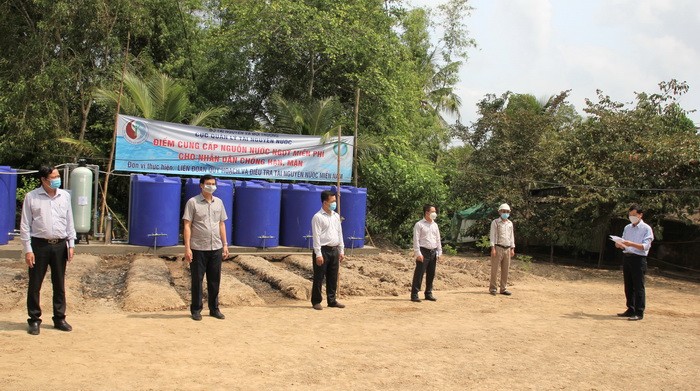 Lễ bàn giao công trình cung cấp nước sinh hoạt miễn phí ại ấp Đông Hưng, xã Vĩnh Hưng (huyện Vĩnh Lợi, Bạc Liêu).