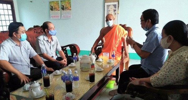   Lãnh đạo huyện Châu Thành thăm và kiểm tra công tác phòng, chống dịch bệnh Covid – 19 tại Chùa Khlang-Mương (thị trấn Minh Lương, huyện Châu Thành).