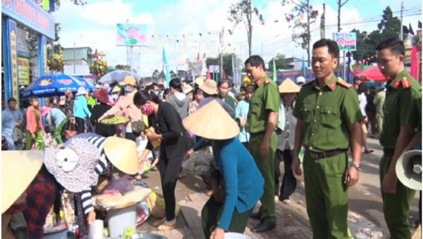 Công an huyện Phú Tân tăng cường đảm bảo an ninh trật tự dịp Đại lễ Phật giáo Hòa Hảo