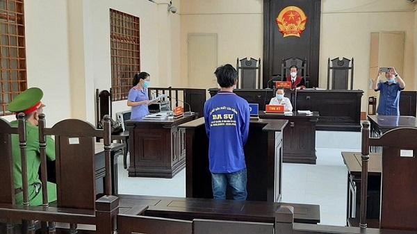 Phiên tòa xét xử bị cáo Nguyễn Trung Kiên về tội “Chống người thi hành công vụ” ngày 15/9.