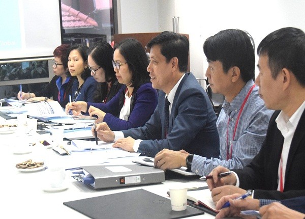 Thứ trưởng Bộ GTVT Nguyễn Ngọc Đông (thứ ba từ phải sang) đồng chủ trì cuộc họp