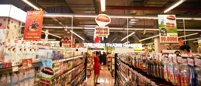 Hệ thống siêu thị VinMart chuẩn bị hàng hóa đầy đủ, đa dạng cho hành khách dịp Tết Nguyên đán.