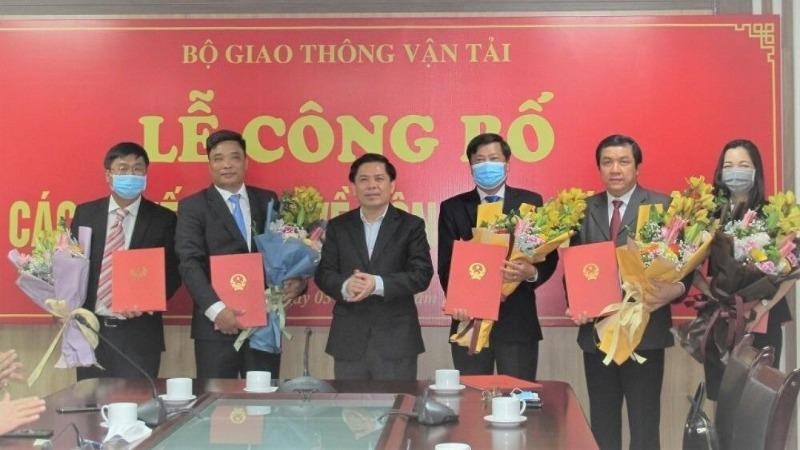 Bộ trưởng Giao thông vận tải Nguyễn Văn Thể trao quyết định bổ nhiệm lãnh đạo PMU Mỹ Thuận.