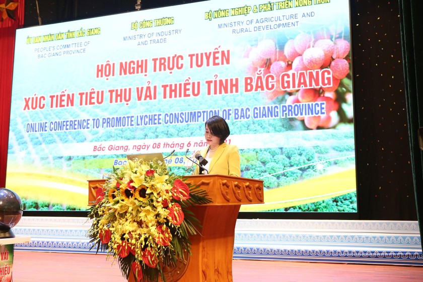 Bà Nguyễn Thị Phương - Phó TGĐ thường trực Công ty VinCommerce phát biểu tại Hội nghị