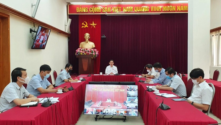 Bộ trưởng Nguyễn Văn Thể chủ trì buổi họp trực tuyến từ Bộ GTVT.