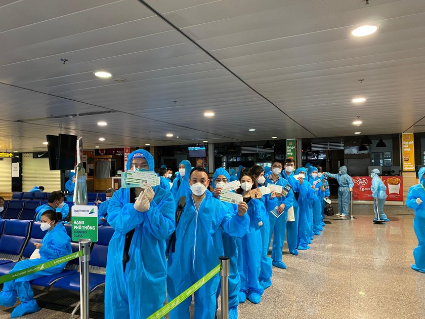 Đoàn y bác sĩ của Bệnh viện Hữu nghị Việt Đức vào TP HCM hỗ trợ miền Nam chống dịch